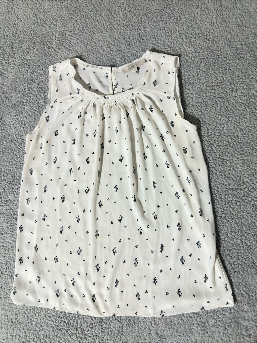 LOFT White Printed Sleeveless Pleated Blouse Top Women’s Medium Lightweight